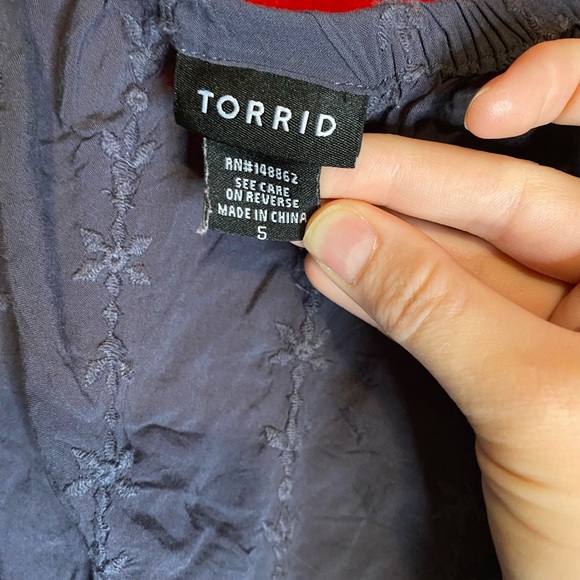 ✨Torrid charcoal gray off shoulder top✨ - Picture 4 of 6